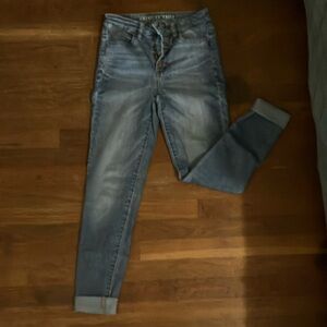 American Eagle Outfitters Skinny Blue Jeans with Subtle Fading